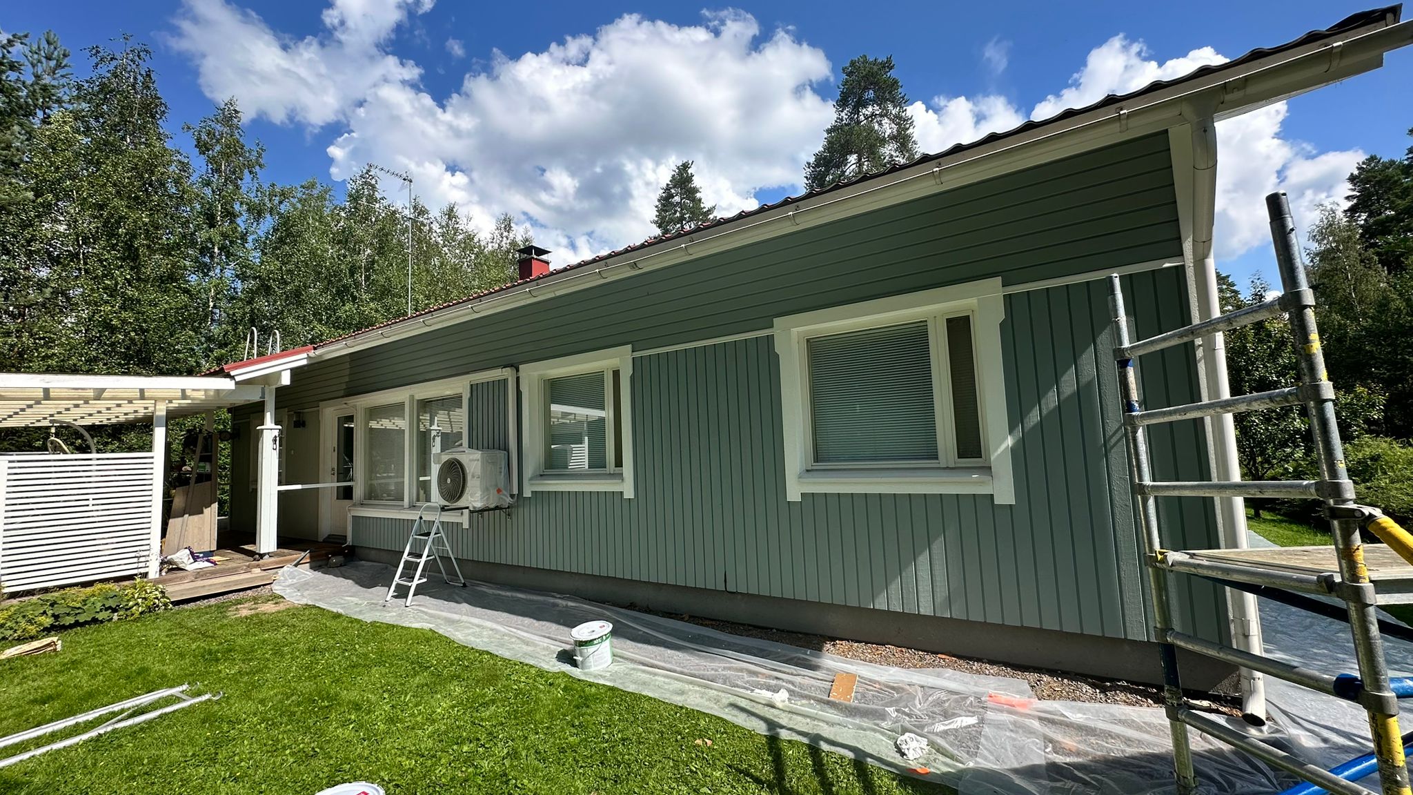 Uusi maalipinta ja siisti työmaa