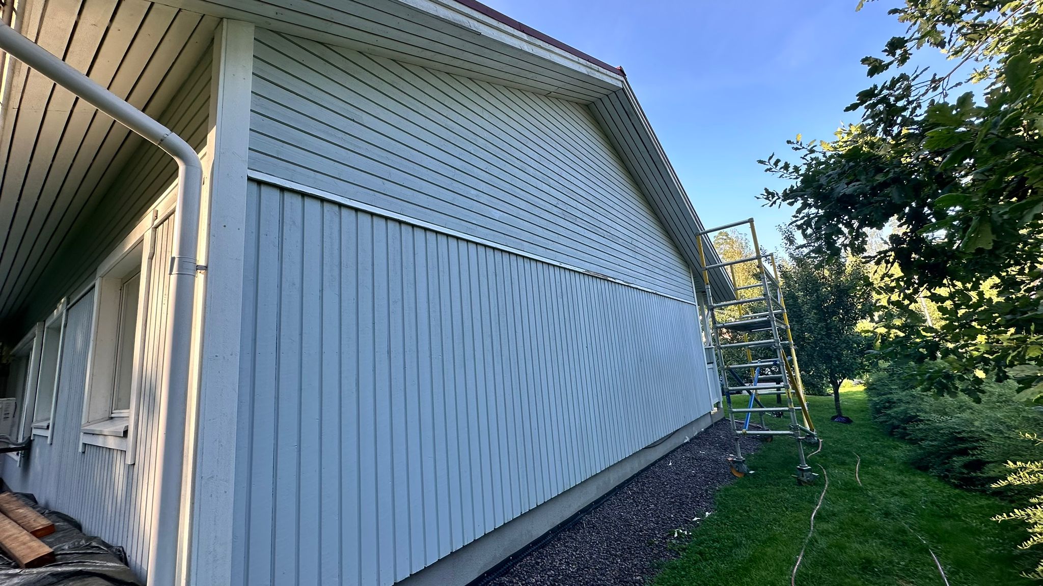 Talon pääty ennen maalausta