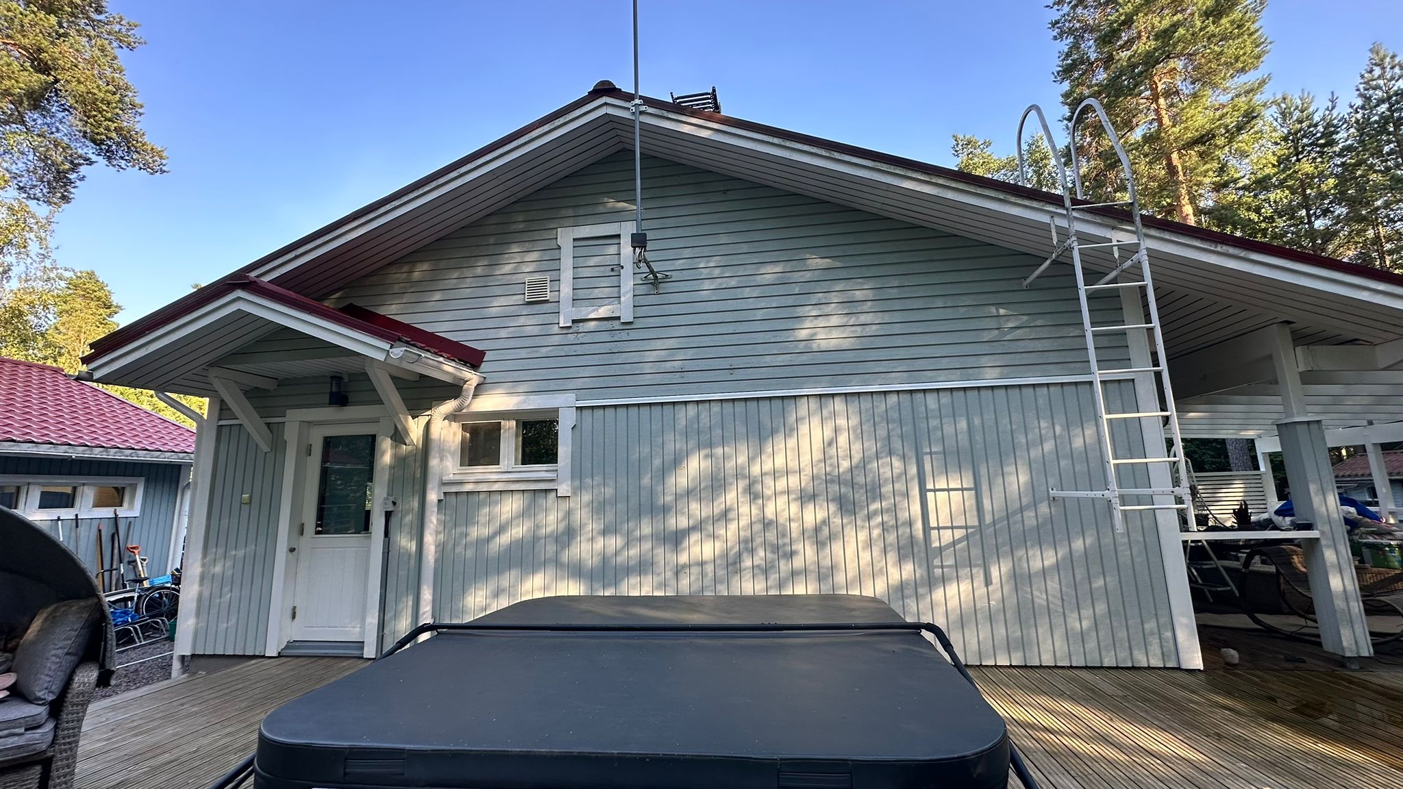 Takaterassi ennen maalausta